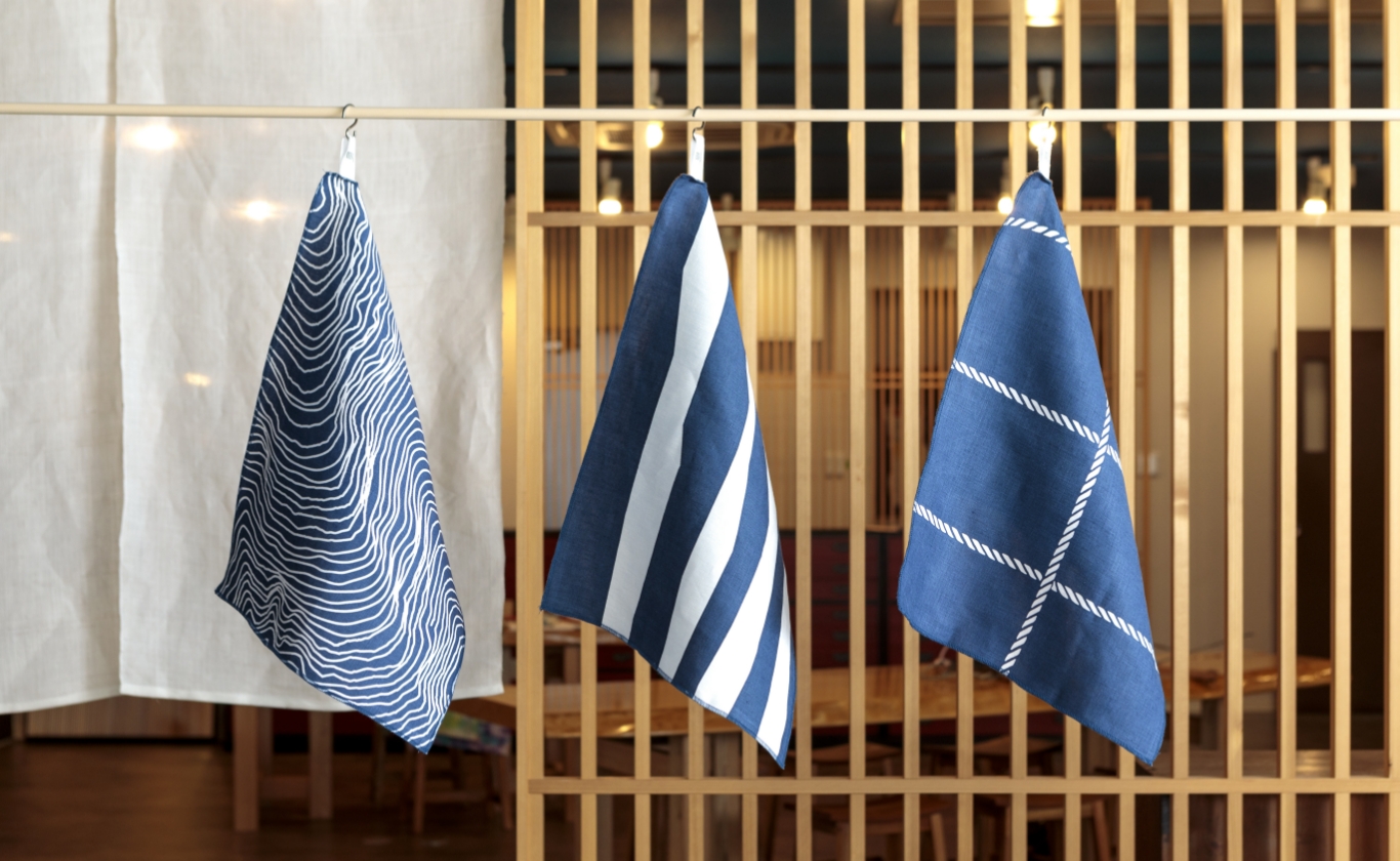 キッチンクロスを吊り下げて展示しているイメージカット